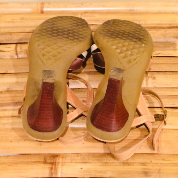 AEROSOLES Retro Leather Sandals - Picture 7 of 8